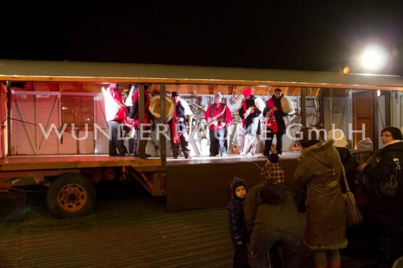 Zirkuswagen als Bühne, Bühnenwagen – 2