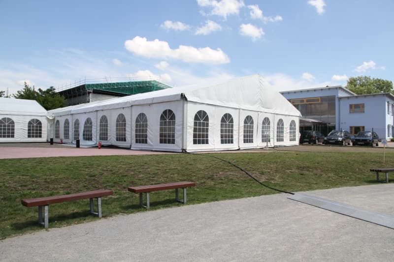Festzelt 20m breit x 30m lang, mit Fensterplanen – 2