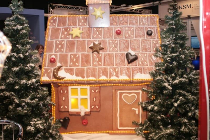 Deko - Lebkuchenhaus XXL (2,5m x 2m x 2m) – 2
