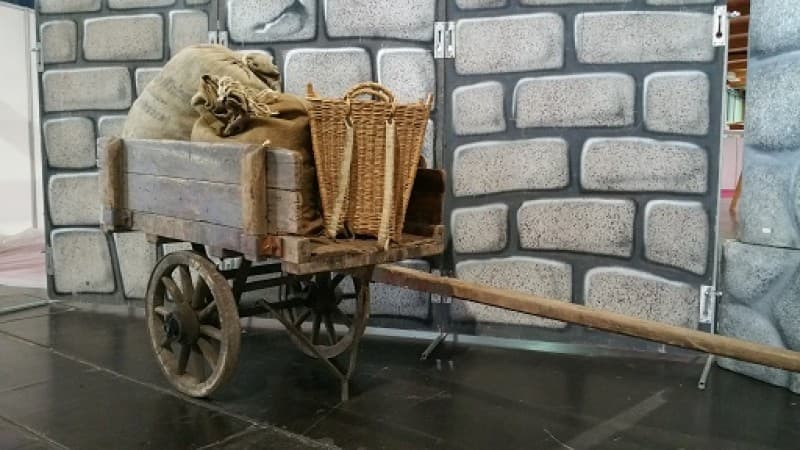 alter Handwagen, Marktkarren, Herbst Dekoration, Erntefest – 2