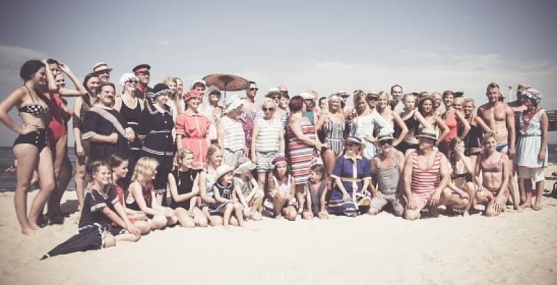Historisches Bade Equipment , Badekostüm , Strandkörbe , Sommerfest – 5