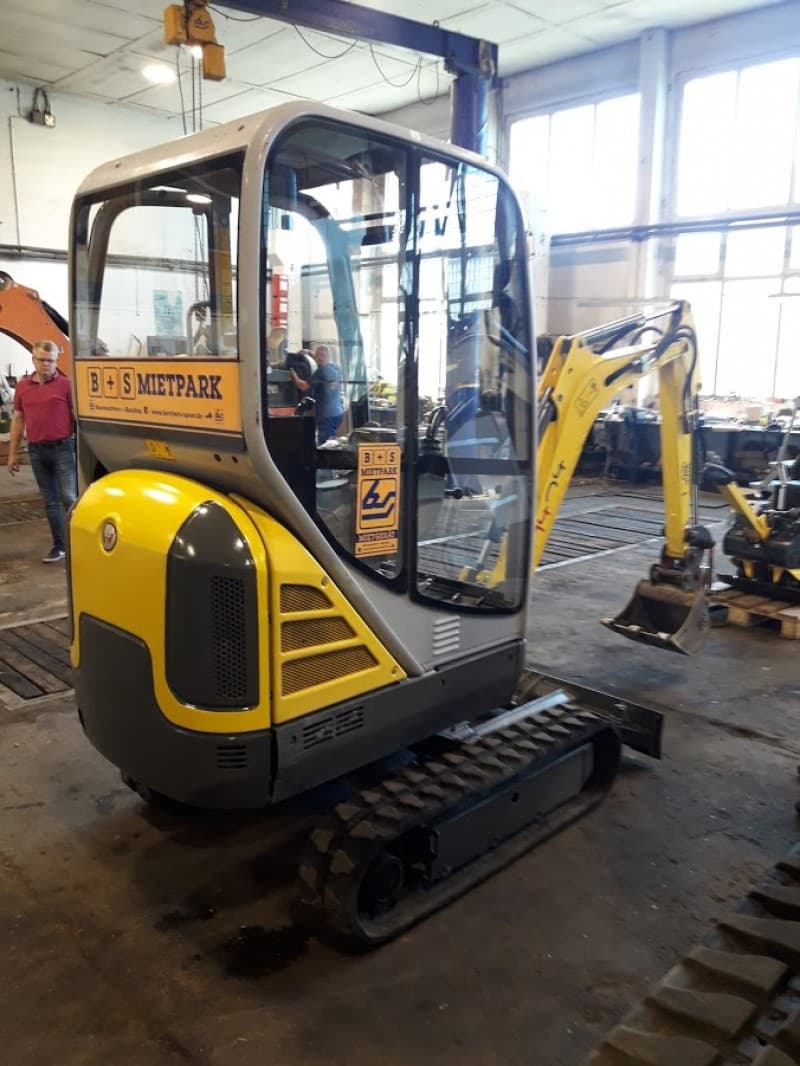 Minibagger 1,7 t Havelberg/ Umgebung nur mit Fahrer – 4