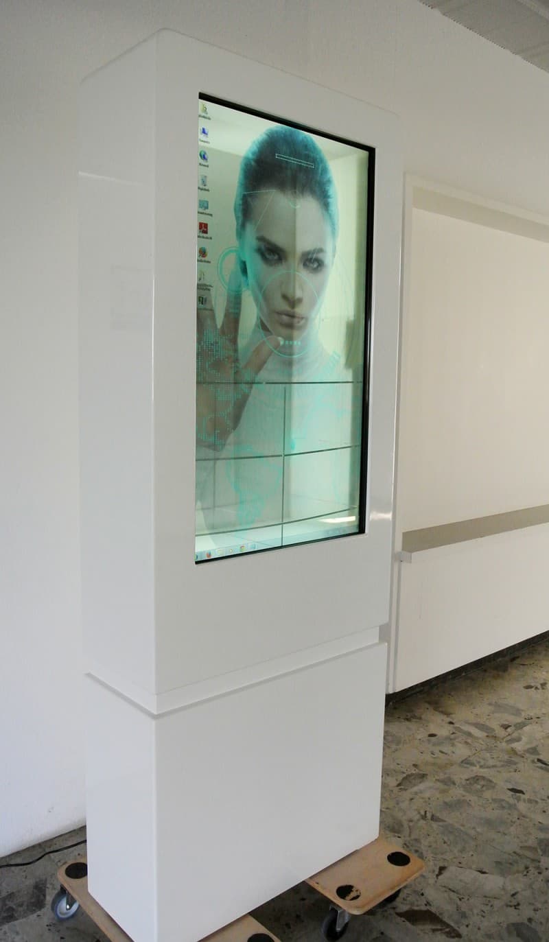 Interaktive Vitrine mit transparenten Touchscreen Fenster – 3