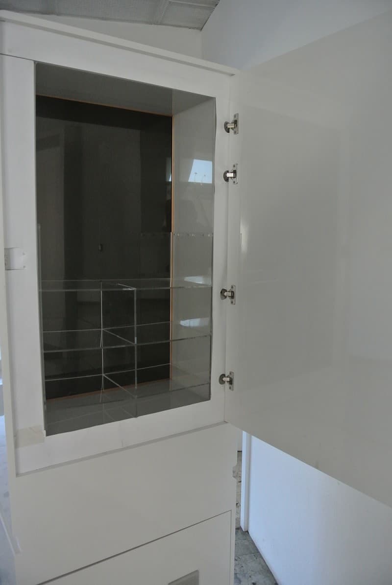 Interaktive Vitrine mit transparenten Touchscreen Fenster – 2