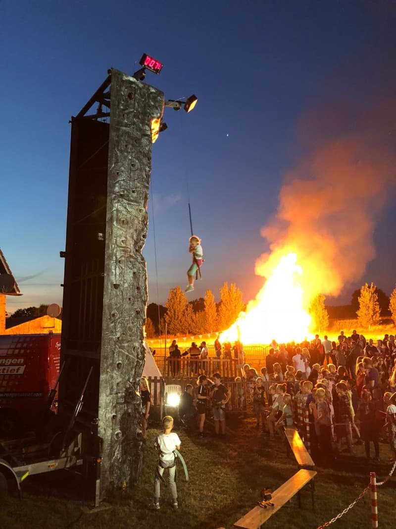 2x Mobilen 4 - persons Kletterturm für ihr Event mieten – 2
