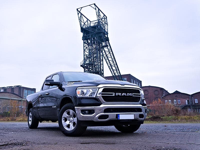 Dodge RAM V8 4x4 Pickup mit Anhängerkupplung