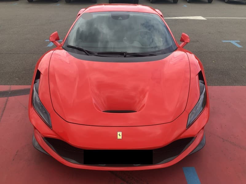 Ferrari F8 Tributo - Mieten Sie jetzt den brandneuen Ferrari F8 Tributo
