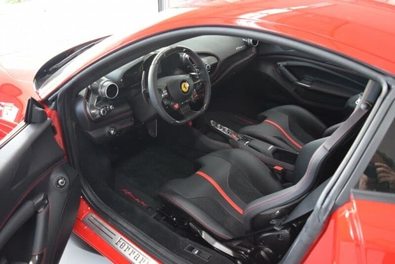 Ferrari F8 Tributo - Mieten Sie jetzt den brandneuen Ferrari F8 Tributo – 4