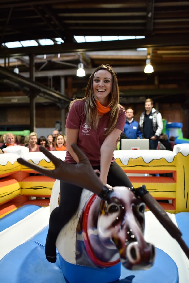 Bull Riding, Rodeo Reiten, Surfing Simulator, Flaschen Reiten, Rentier Reiten – 4