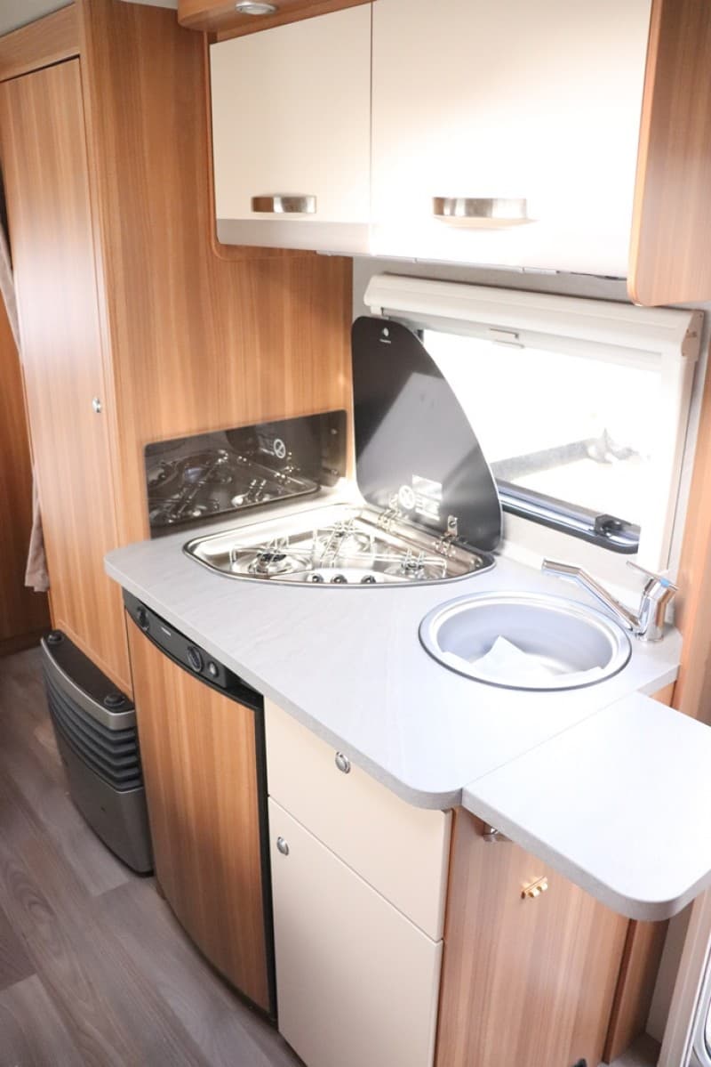Weinsberg CaraOne 500 FDK Stockbett-Wagen für 4 Personen 2021 – 5