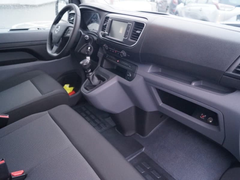 Opel Vivaro Combi 9-Sitzer – 4