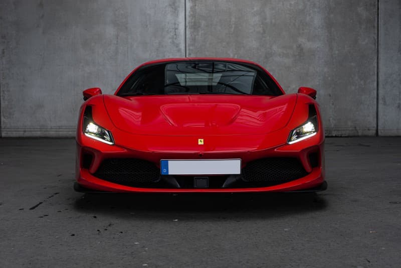 Ferrari F8 Tributo - Auch als Gutschein - von Ihrem Sportwagen Experten ECC-RENT.com mieten – 4