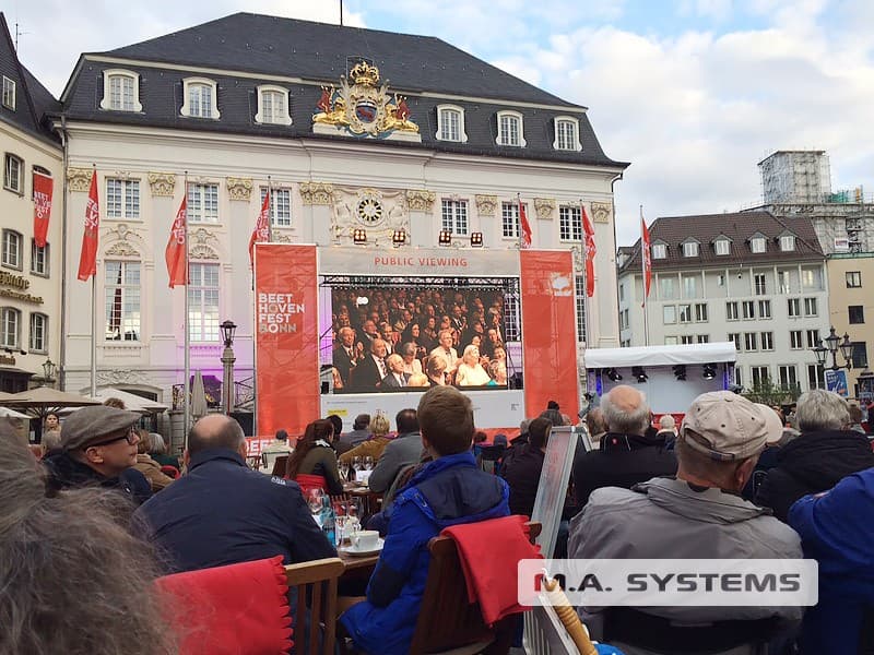 Outdoor LED Video Wand 6,67mm Pixelabstand (4,48m breit x 2,56m hoch)