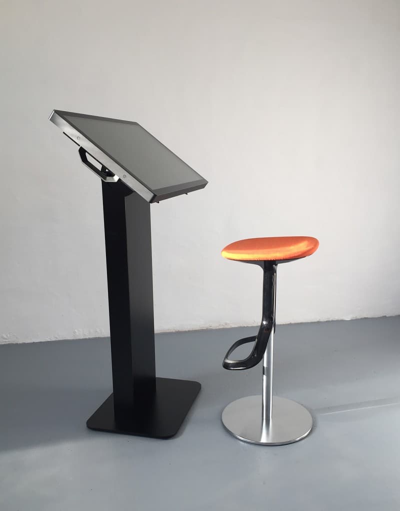 Touchterminal mit 32 Zoll in schwarz – 3