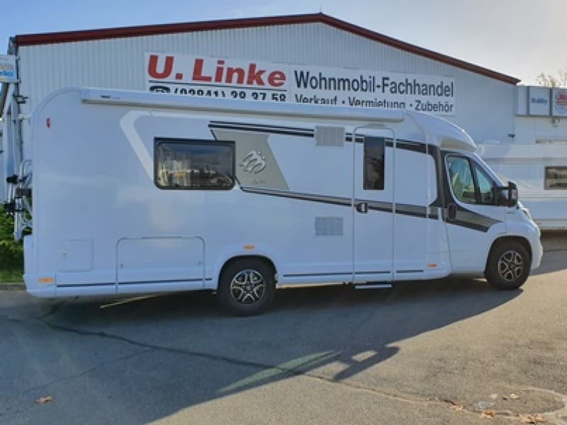 Teilintegriertes Wohnmobil