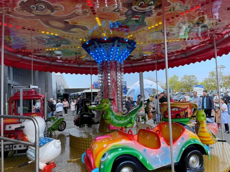 Kinderkarussell, Kinder Karussell "Kindertraum" mit 22 Sitzplätzen, Nostalgie Märchenkarussell – 2