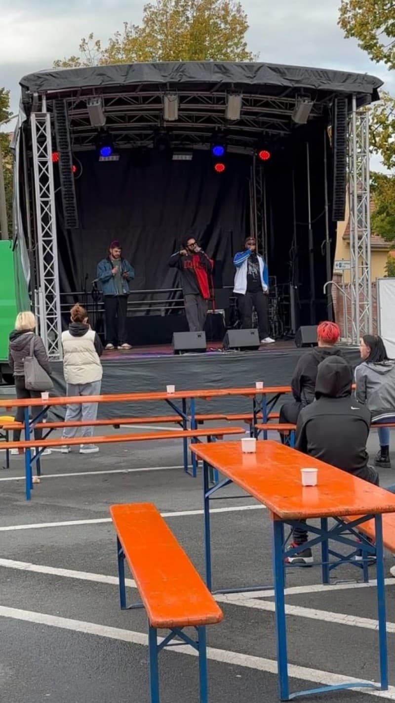 5x6m Mobiler Bühnentrailer mit Rundbogendach / Bühne / Veranstaltungsbühne / Bühnenanhänger – 3