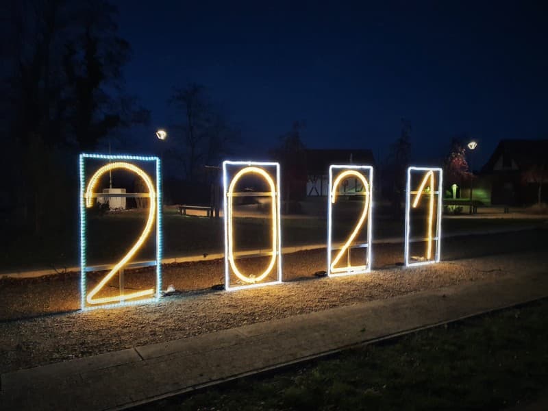 beleuchtete Zahlen - Jahreszahl - Jubiläum . Lichtdekoration - Illumination
