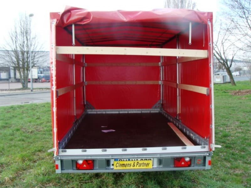 Planenanhänger Hochlader 2700 kg gebremst doppelachser / – 100 km/h 4030 x 2030 x 1800 = 14,72 m³ – 2