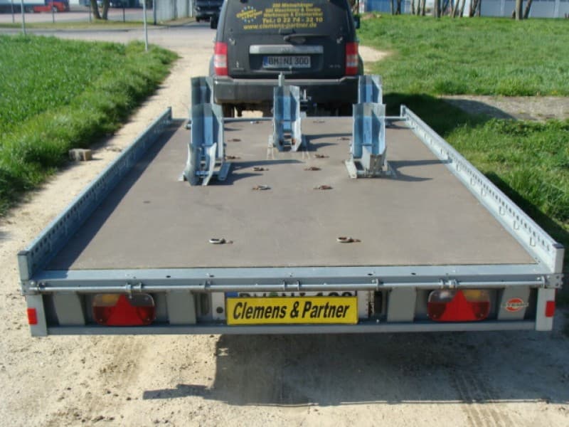 4 – 5er Motorradanhänger 2700 kg gebremst bis 5 Motorräder 100 km/h 4010x2030 mm mit 2 Seiten Reling – 3