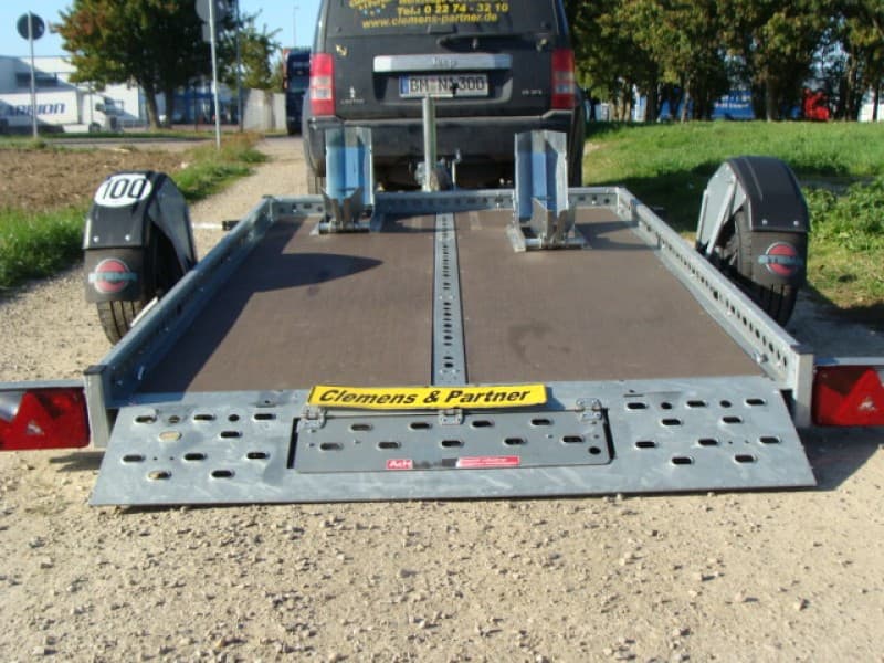 Absenkbarer 2er Motorradanhänger gebremst 1300 kg – 100 km/h 2510 x 1530 x 100 Nutzlast ca. 900 kg – 3
