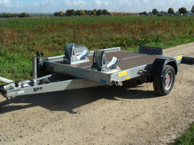 Absenkbarer 2er Motorradanhänger gebremst 1300 kg extra breit 100 km/h 2510 x 1690 Nutzlast 850 kg – 2