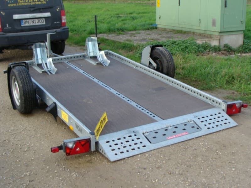 Absenkbarer 2er Motorradanhänger gebremst 1500 kg große Maschinen 100 km/h 3010x1690 Nutzlast 1020kg