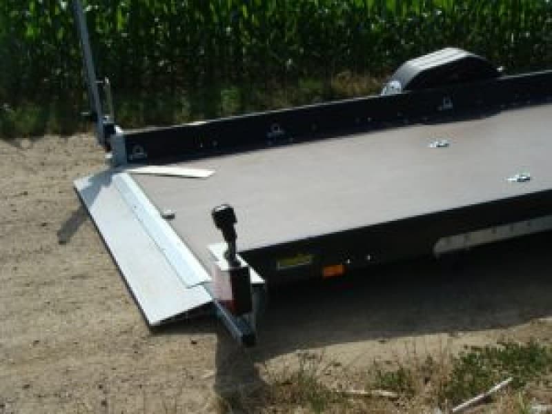 Absenkbarer 3er Motorradanhänger gebremst 1800 kg – 100 km/h 3750 x 1800 x 150 Nutzlast ca. 1310 kg – 3