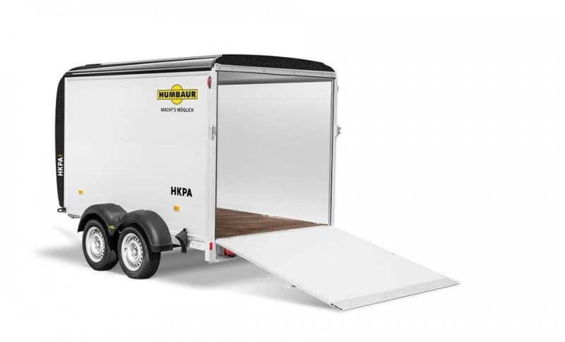 Geschlossener 2er Koffer Motorradanhänger 2600 kg abschließbar, gebremst, Auffahrrampe + Seitentüre – 2