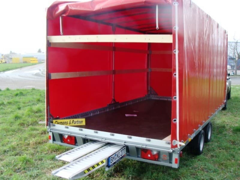 Geschlossener 4er Motorradanhänger 2700 kg Hochlader gebremst inkl. Auffahrschienen + Wippen 100 kmh