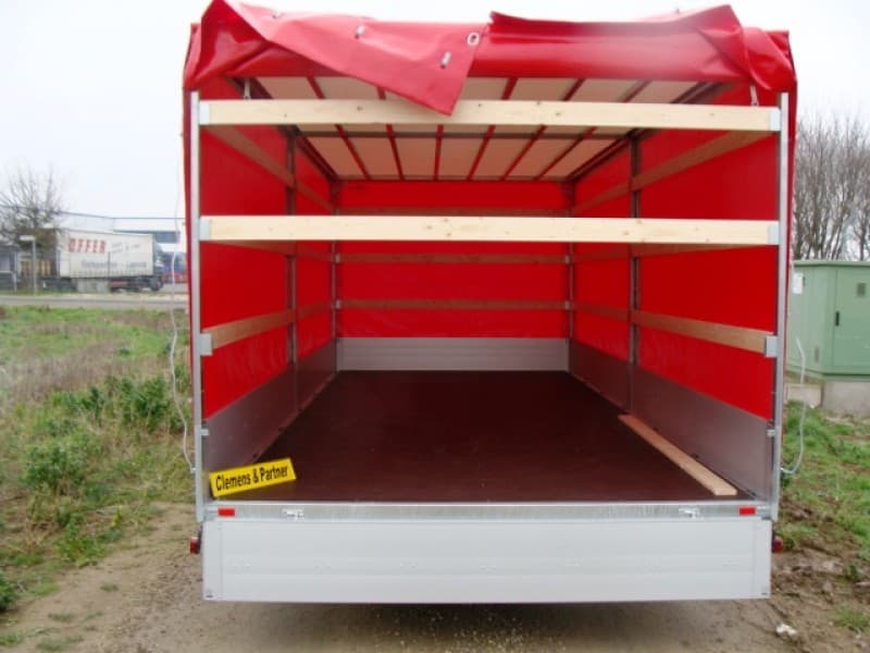 Geschlossener 6er bis 8er Motorradanhänger 3500 kg extra breit inkl. Auffahrschienen Wippen 100 km/h – 3