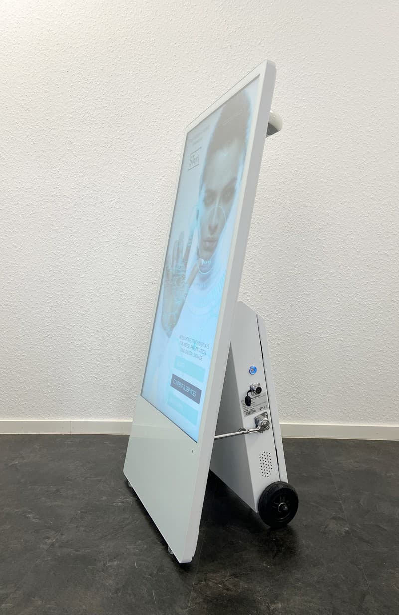 Outdoor Monitor - mobiler digitaler Kundenstopper mit Akku – 3