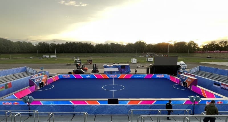 Mobiler Kunstrasen für In- und Outdoor Fußball – 2
