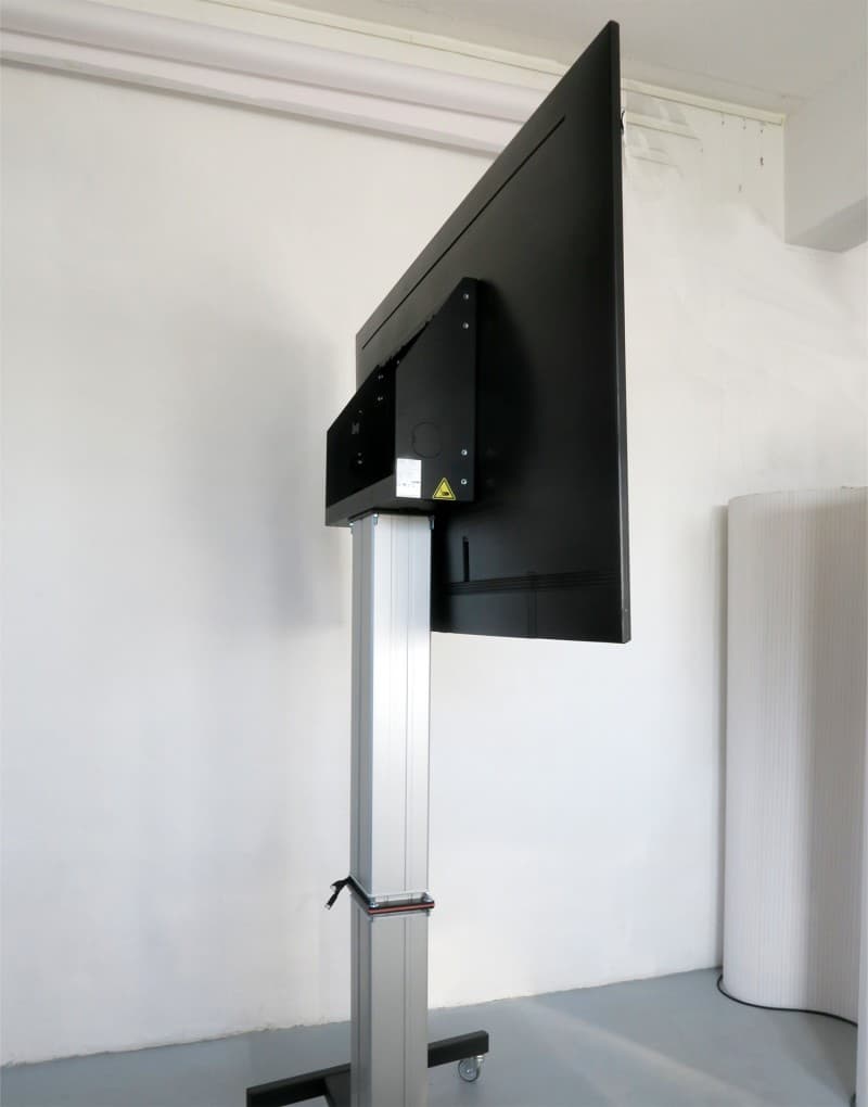 80 Zoll Monitor mit elektrisch höhenverstellbarer Standsäule – 3