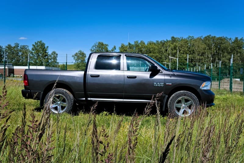 Dodge RAM 1500 (5 Sitze) 4x4 zum Selberfahren! – 4
