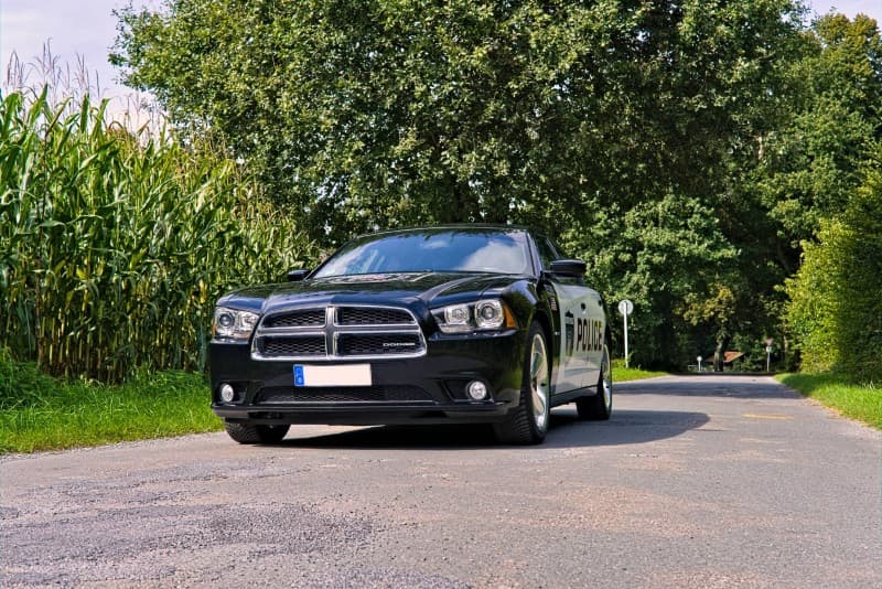 Dodge Charger RT/8 im "Police-Car-Design" zum Selberfahren! V8, 370 PS (271 KW), 5,7 Liter Hemi