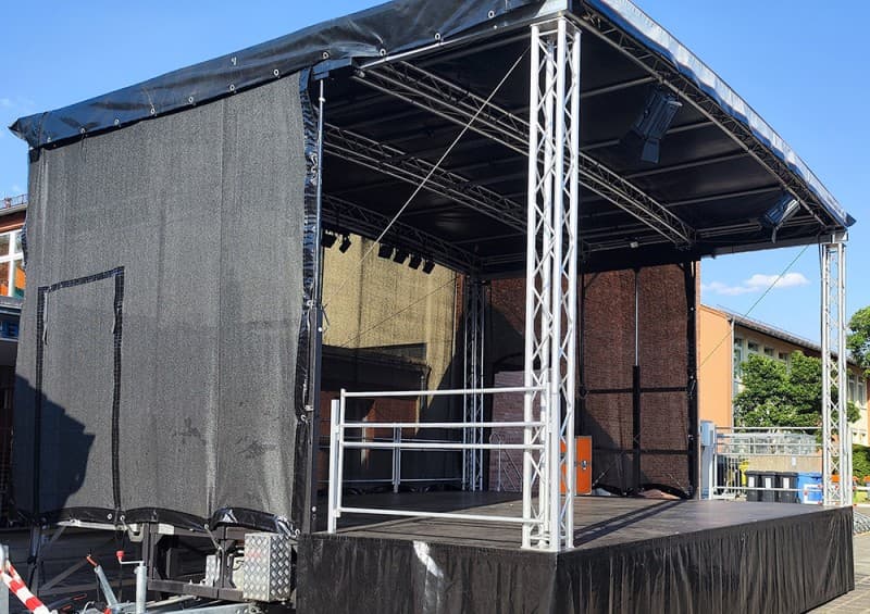 Bühne 45m² – Multistage für Stadtfest, Kundgebung, Präsentation, Roadshow, Events und Konzert – 2