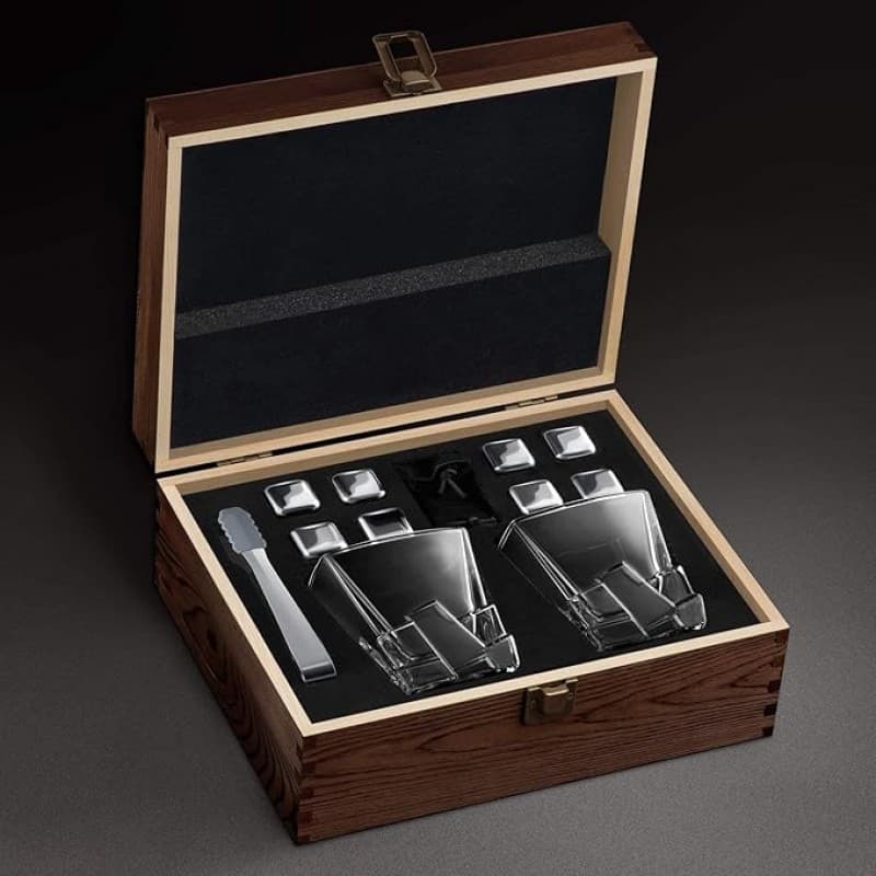 Whiskysteine Set in Holzbox 8 Eiswürfel widerverwendbar Edelstahlzange 2 Whiskygläser Samtbeutel – 3
