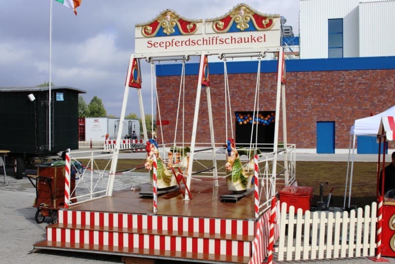 Schiffschaukel / Fahrgeschäft / Jahrmarkt / Nostalgie / Nostalgisch / Weihnachtsmarkt / Karussell