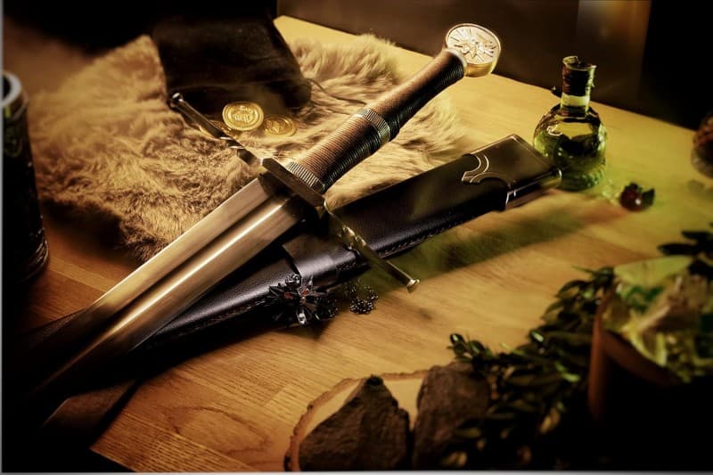 Schwert Minischwert Ritterschwert scharf Stahl mit Scheide inspiriert von The Wittcherr Requisite – 2