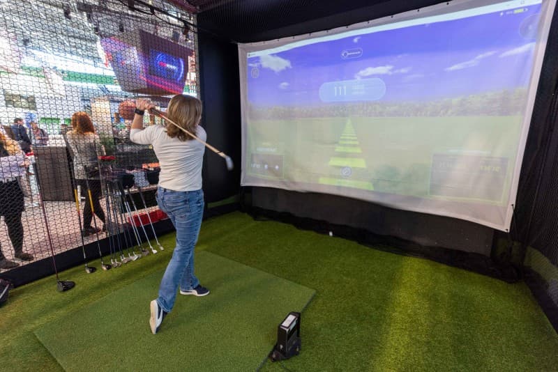 Golf Simulator mit High Speed Kamera - Golfsimulator für Golfevent - Golfautomat - Indoorgolf - Golfturnier - Golfen bei Events – 2
