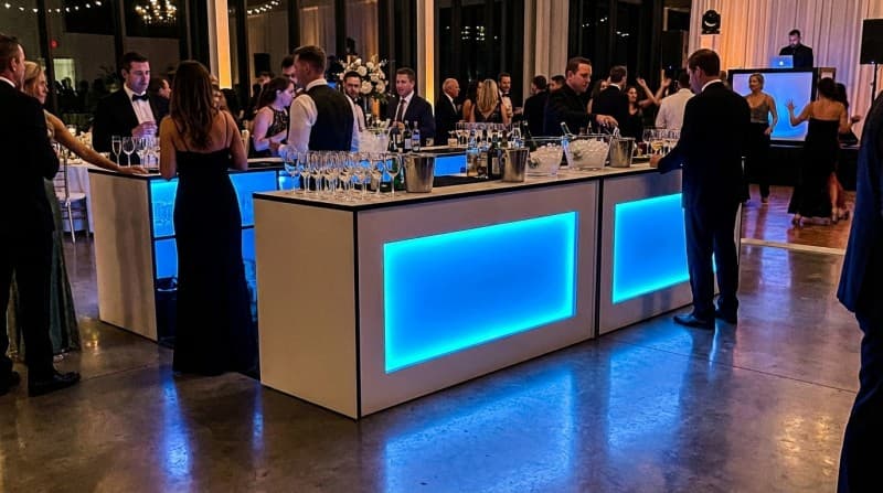 LED Bar mieten – Leuchtende Event-Theke & Bartresen mit RGB-Farbwechsel für Ihr Event – 5