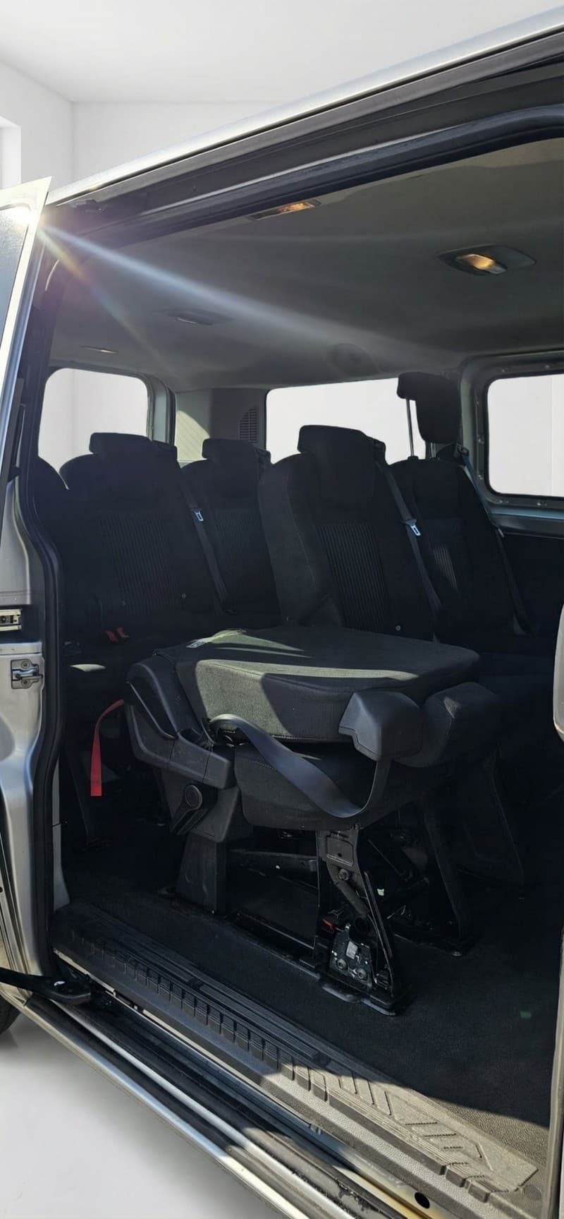 9-Sitzer Bus mieten – mit Anhängerkupplung Vans Mietwagen Kleinbus – 5