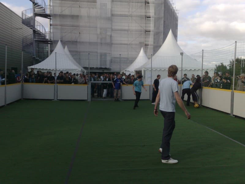 Street Soccer Court - Straßenfußballplatz - Bolzplatz mieten
