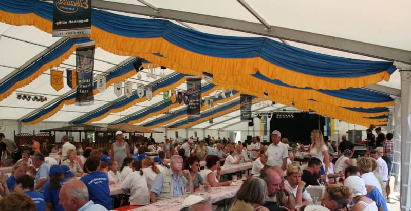 Festzelt: 25m x 50m x 3m
