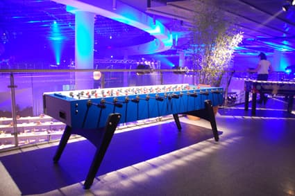 RIESENTISCHKICKER / XL TISCHFUSSBALL / XXL KICKER